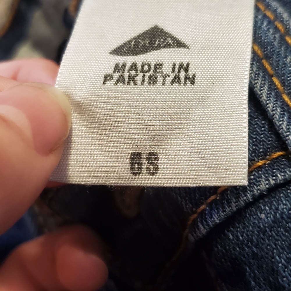 Levi's - Picture 2 of 3
